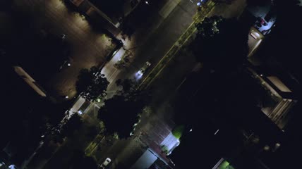 有汽车交通的街道鸟瞰