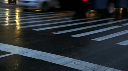 雨后的城市街道特写实拍