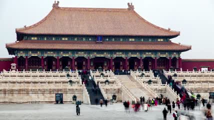 中国古代建筑和成群结队的游客实拍