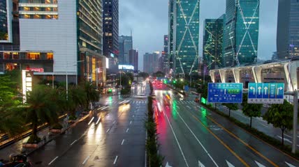 深圳潮湿道路上的交通延时实拍