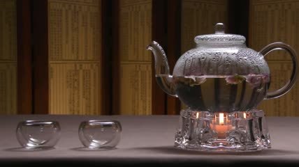 玻璃茶壶和杯子特写实拍