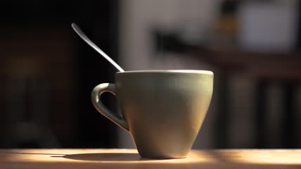 热气腾腾的杯子特写实拍