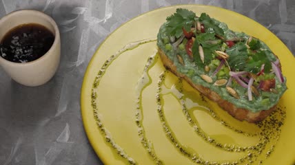 盛有素食的盘子特写实拍