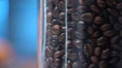 水晶罐子里的咖啡豆特写实拍