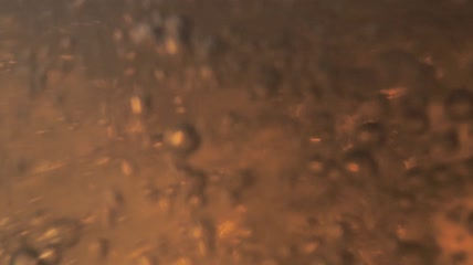 充满气泡的啤酒质地特写实拍