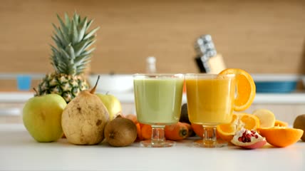 健康饮食促进新鲜水果冰沙特写实拍