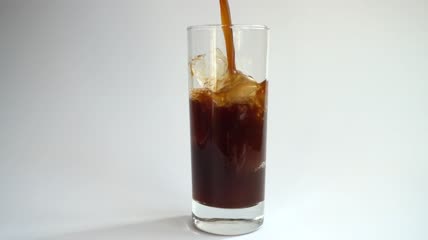 慢动作煮冰咖啡特写实拍