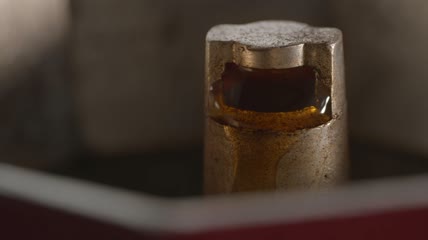 在Moka锅里煮热咖啡特写实拍
