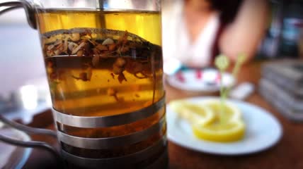 正在冲泡的菩提茶特写实拍