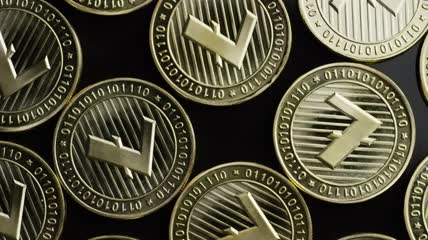 黑色表面的金色Lite硬币视频