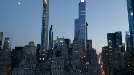 在黄昏缩小曼哈顿城市航拍