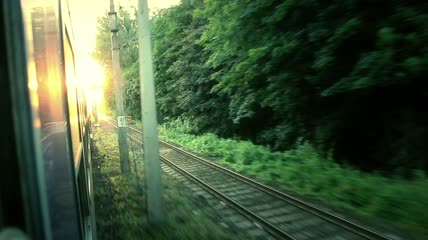 铁轨上列车行驶视频素材