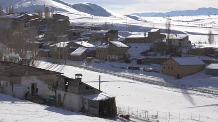 白雪覆盖的村庄景观实拍