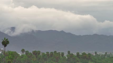 海滩上风雨交加的一天实拍