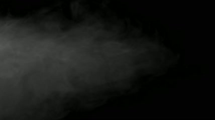 灰色烟云在黑色背景上漂浮视频