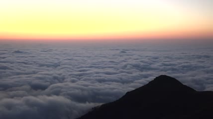 日出前的暮色云层景观视频