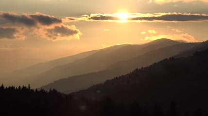 山上的日落远景延时实拍