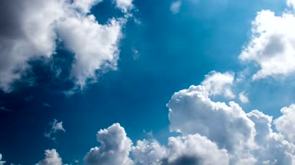 深蓝的天空和白云延时视频
