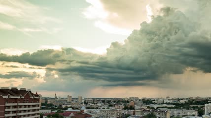小镇上的雨云延时实拍