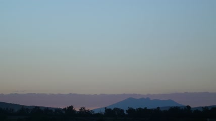一座山的延时景观