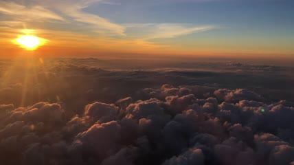 云上橙色的落日视频
