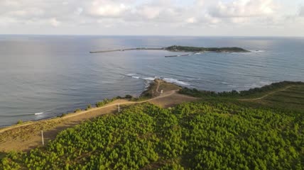 海岸小岛航拍