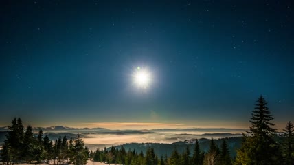 冬日森林星空上的明月实拍