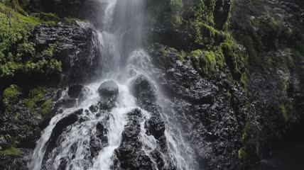 黑岩瀑布特写实拍