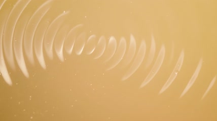 黄色液体挥动