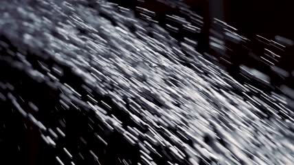 近距离拍摄洒水壶下水的视频