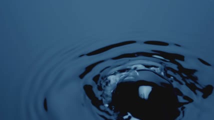 蓝色水泡特写