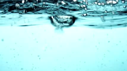 流动中的水