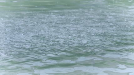喷泉里的水慢镜头