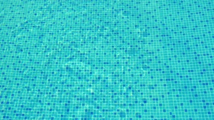 清澈的池水微微泛起涟漪