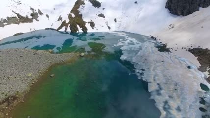 山上的淡水航拍