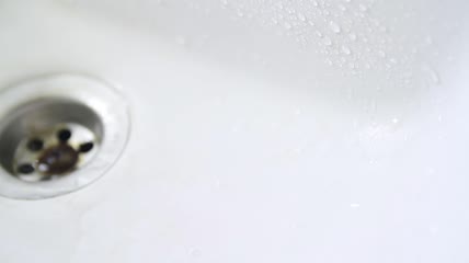 水槽里的自来水