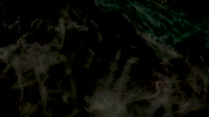 水下的粉色和黄色墨水