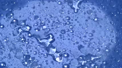 透明塑料上的水滴