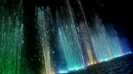 五彩缤纷的喷泉陈列特写实拍