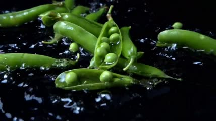 新鲜蔬菜落水特写实拍