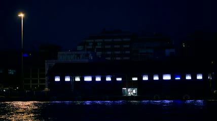 夜里海滨的灯光实拍