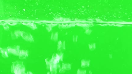 在绿幕冒泡的水视频素材