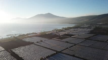 海岸附近的温室航拍