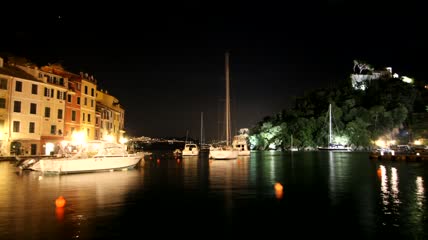 夜色中的法国旅游港实拍