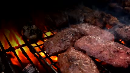 烹调烤牛肉慢动作实拍