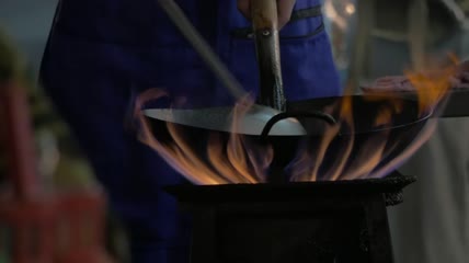 在泰国在明火上做饭特写实拍