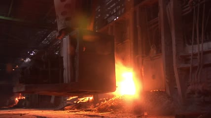 在冶金厂工作的机器特写实拍
