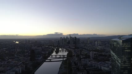 横跨法兰克福这座巨大城市的河流