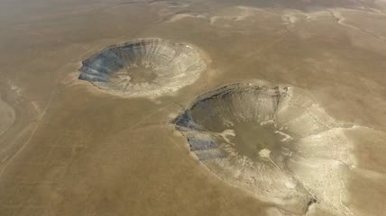 流星撞击地面