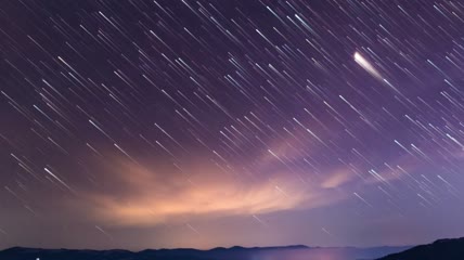 群山中繁星点点的美丽时光